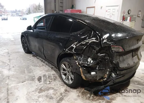 2021 Tesla Model Y Long Range Dual Motor All-Wheel Drive z USA, uszkodzony, nr VIN 5YJYGDEE0MF268080